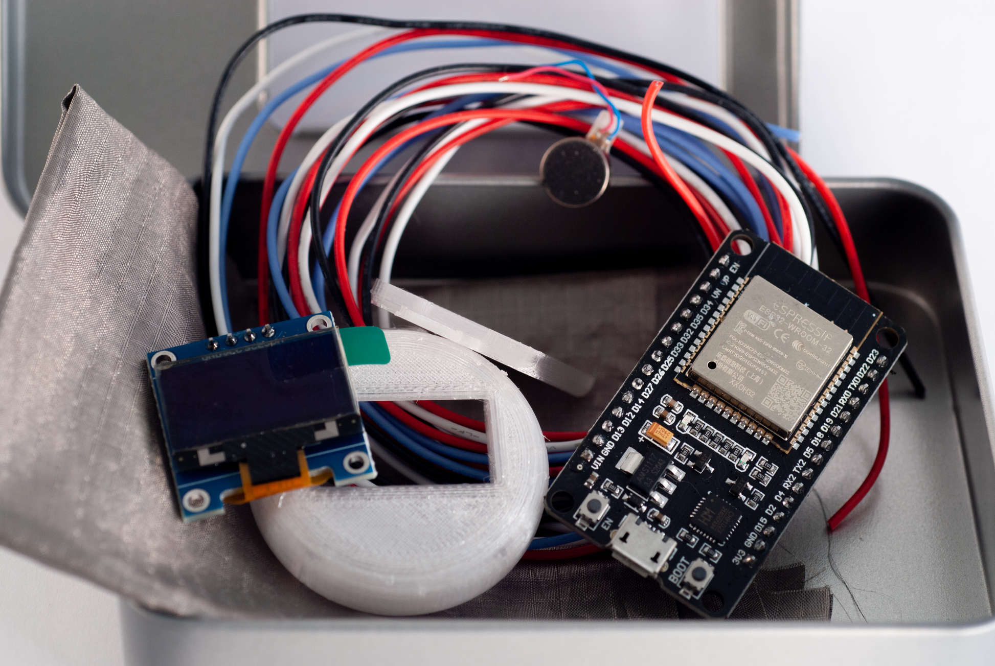 ESP32 Connecting - touch wearable with live data image 4