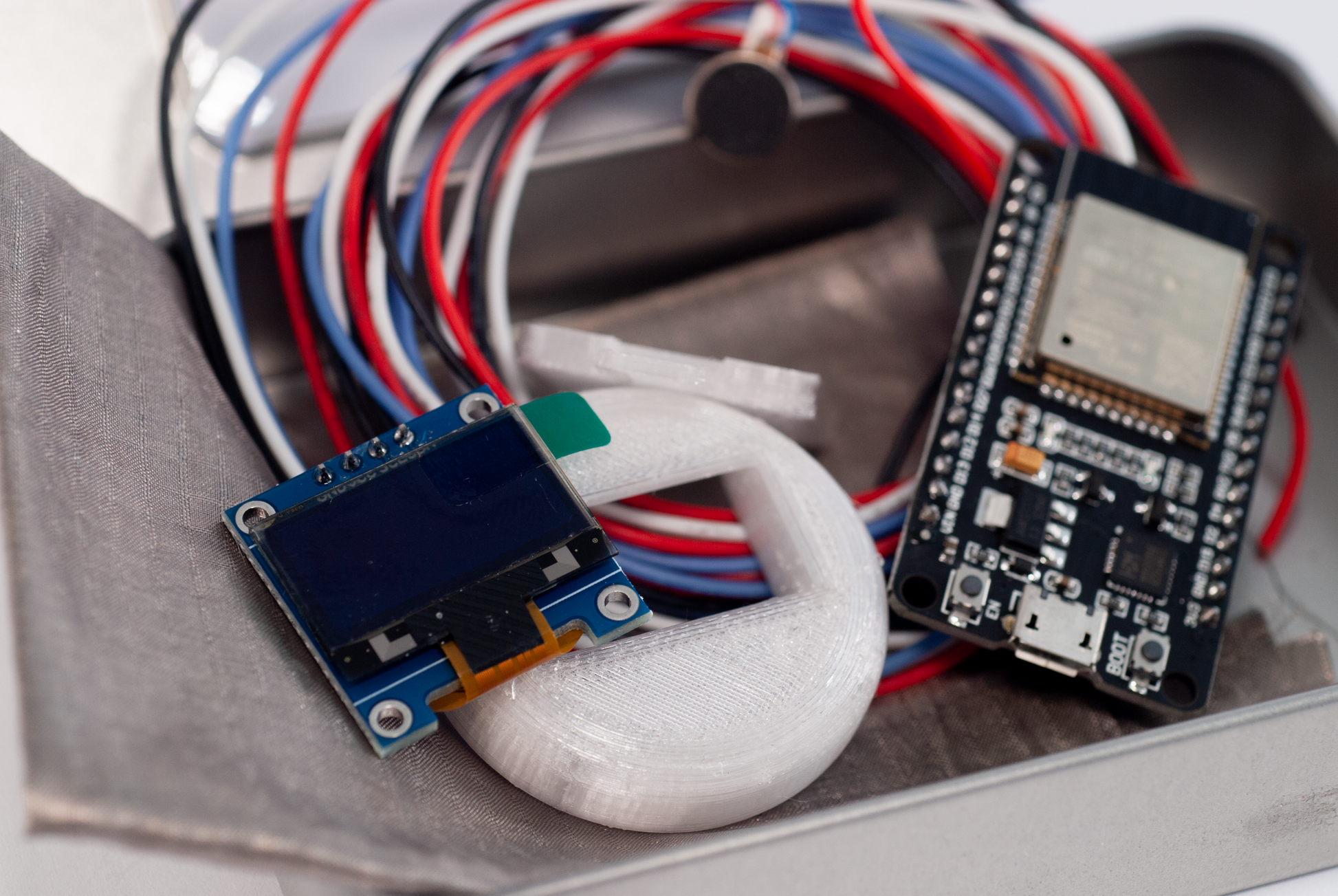 ESP32 Connecting - touch wearable with live data image 2