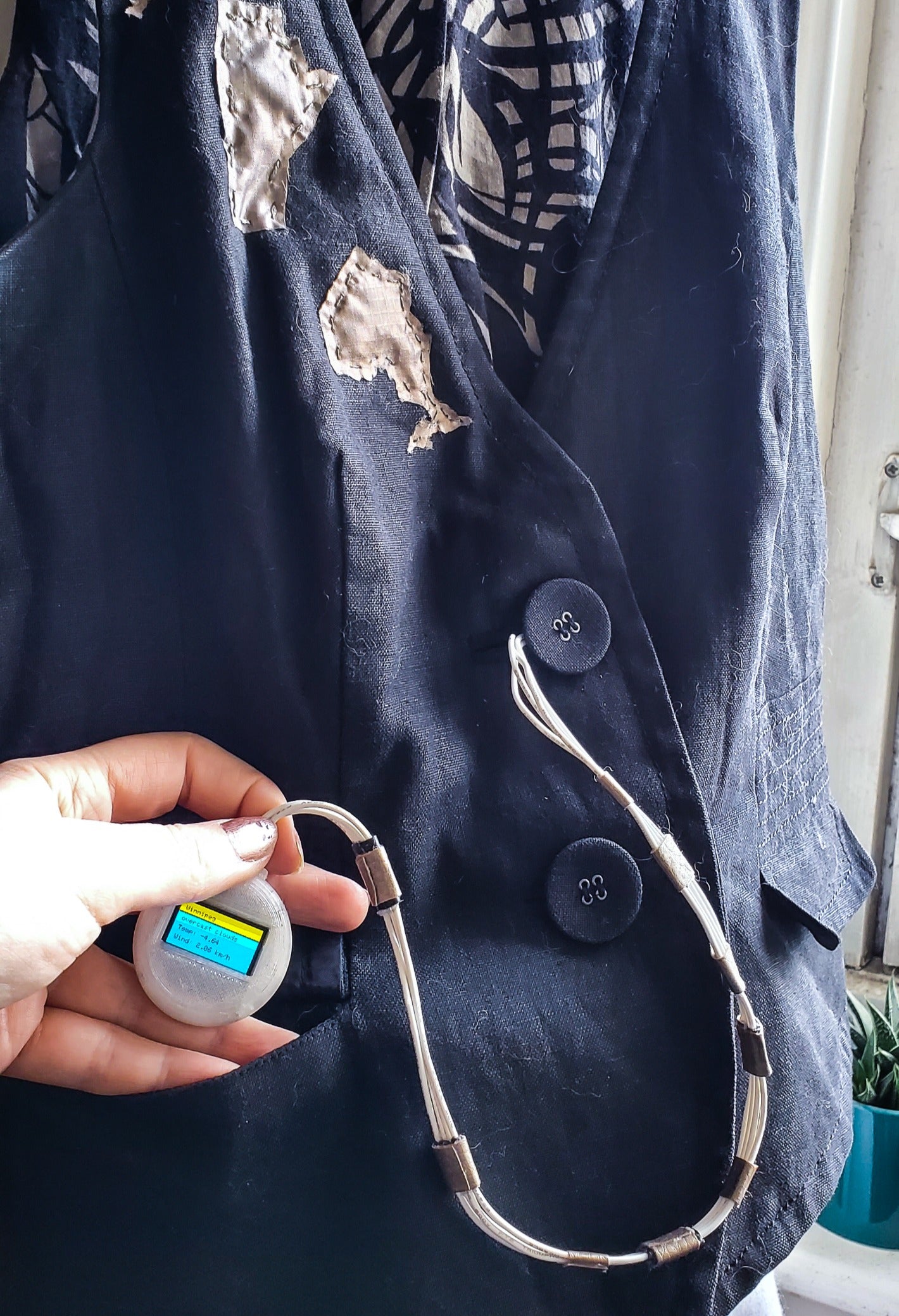 ESP32 Connecting - touch wearable with live data image 6
